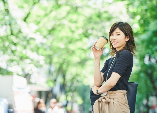 月々2,310円(税抜2,100円)からの定額制 コンタクトレンズ代金不要